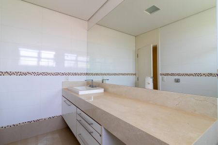 Casa de condomínio à venda com 536m², 5 quartos e 6 vagasBanheiro da Suíte 4