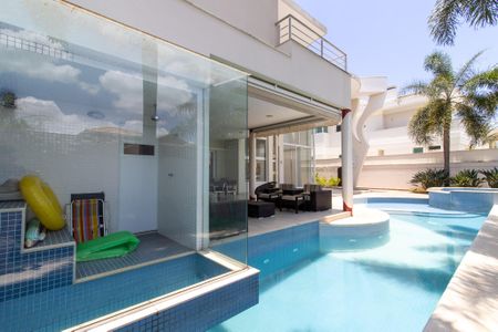 Casa de condomínio à venda com 536m², 5 quartos e 6 vagasÁrea externa