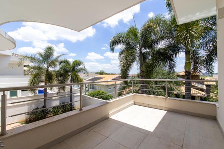Casa de condomínio à venda com 536m², 5 quartos e 6 vagasSuíte 4 Varanda