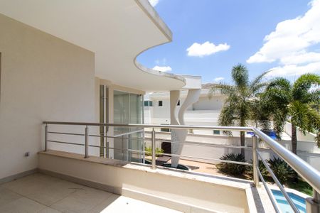 Casa de condomínio à venda com 536m², 5 quartos e 6 vagasSuíte 4 Varanda