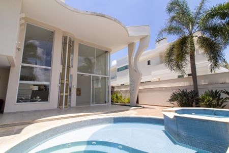 Casa de condomínio à venda com 536m², 5 quartos e 6 vagasÁrea externa