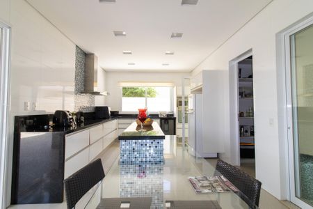 Casa de condomínio à venda com 536m², 5 quartos e 6 vagasCozinha