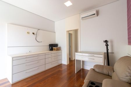 Casa de condomínio à venda com 536m², 5 quartos e 6 vagasSuíte 4