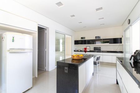 Casa de condomínio à venda com 536m², 5 quartos e 6 vagasCozinha