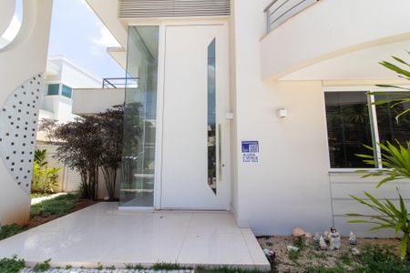 Casa de condomínio à venda com 536m², 5 quartos e 6 vagasPlaca