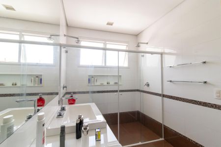 Casa de condomínio à venda com 536m², 5 quartos e 6 vagasBanheiro da Suíte 1