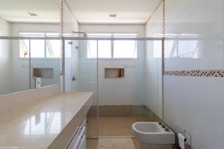 Casa de condomínio à venda com 536m², 5 quartos e 6 vagasBanheiro da Suíte 4