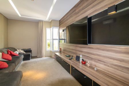 Casa de condomínio à venda com 536m², 5 quartos e 6 vagasSala de TV