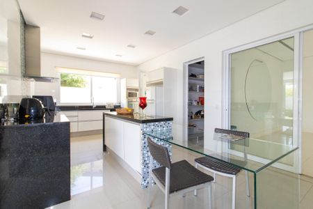 Casa de condomínio à venda com 536m², 5 quartos e 6 vagasCozinha