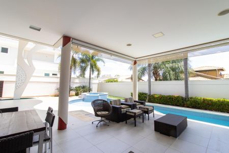 Casa de condomínio à venda com 536m², 5 quartos e 6 vagasÁrea externa