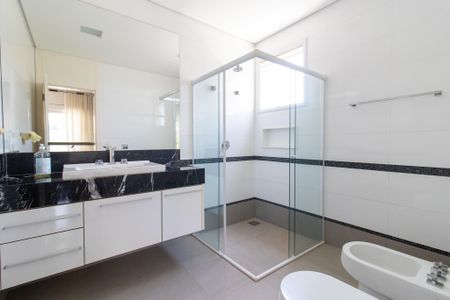 Casa de condomínio à venda com 536m², 5 quartos e 6 vagasBanheiro da Suíte 3