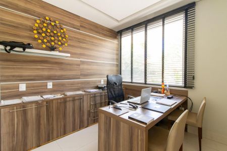 Casa de condomínio à venda com 536m², 5 quartos e 6 vagasEscritório