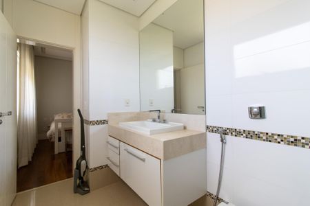 Casa de condomínio à venda com 536m², 5 quartos e 6 vagasBanheiro  Suíte 5