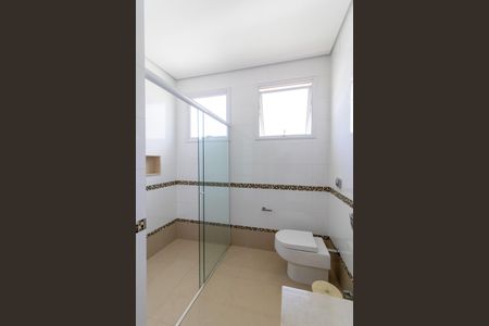 Casa de condomínio à venda com 536m², 5 quartos e 6 vagasBanheiro da Suíte 2