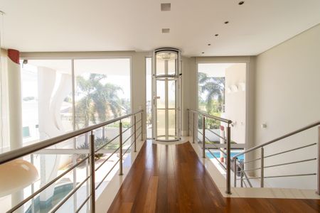 Casa de condomínio à venda com 536m², 5 quartos e 6 vagasSala