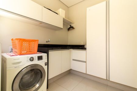 Casa de condomínio à venda com 536m², 5 quartos e 6 vagasÁrea de Serviço