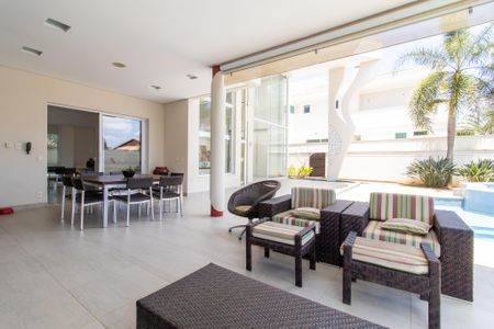 Casa de condomínio à venda com 536m², 5 quartos e 6 vagasÁrea externa