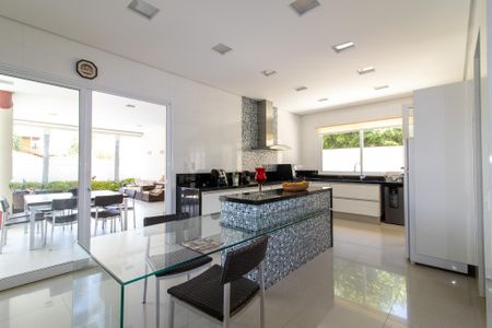 Casa de condomínio à venda com 536m², 5 quartos e 6 vagasCozinha
