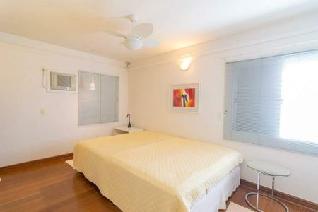 Casa de condomínio à venda com 574m², 6 quartos e 4 vagas