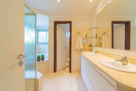 Casa de condomínio à venda com 574m², 6 quartos e 4 vagas