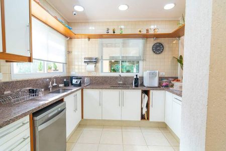 Casa de condomínio à venda com 574m², 6 quartos e 4 vagas