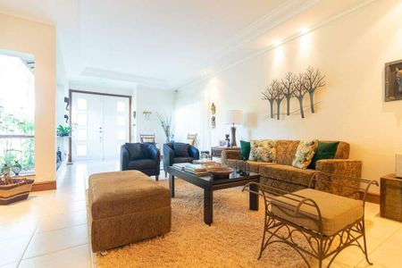 Casa de condomínio à venda com 574m², 6 quartos e 4 vagas