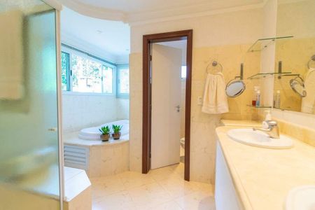 Casa de condomínio à venda com 574m², 6 quartos e 4 vagas