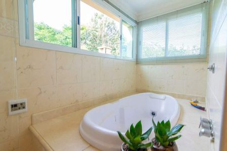 Casa de condomínio à venda com 574m², 6 quartos e 4 vagas
