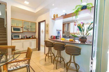 Casa de condomínio à venda com 574m², 6 quartos e 4 vagas