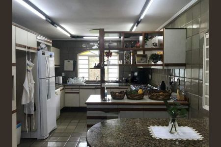 Casa de condomínio à venda com 300m², 3 quartos e 10 vagas