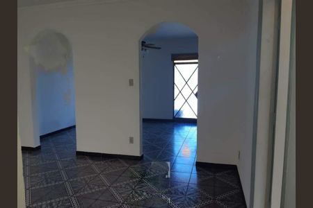 Casa à venda com 248m², 3 quartos e 4 vagas