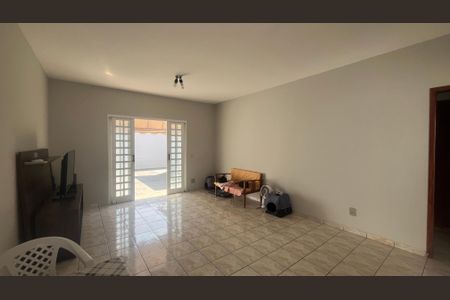 Casa à venda com 168m², 2 quartos e 2 vagasSala 2