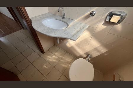 Casa à venda com 168m², 2 quartos e 2 vagasBanheiro Social