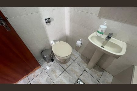 Casa à venda com 168m², 2 quartos e 2 vagasBanheiro Social 2