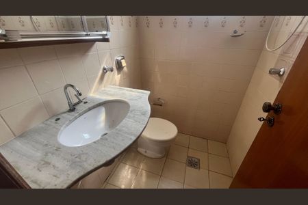 Casa à venda com 168m², 2 quartos e 2 vagasBanheiro Social