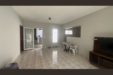 Casa à venda com 168m², 2 quartos e 2 vagasSala 2