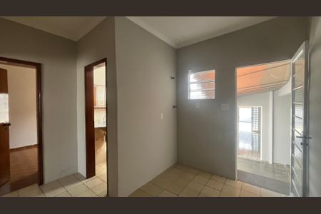 Casa à venda com 168m², 2 quartos e 2 vagasSala