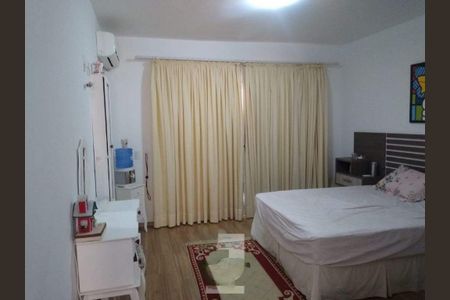 Casa de condomínio à venda com 260m², 4 quartos e 6 vagas