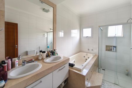 Casa de condomínio à venda com 262m², 4 quartos e 4 vagasBanheiro Suíte 1