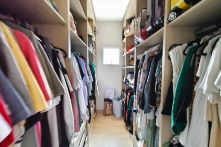 Casa de condomínio à venda com 262m², 4 quartos e 4 vagasCloset Suíte 1