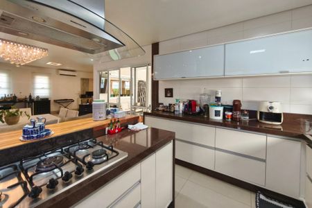 Casa de condomínio à venda com 262m², 4 quartos e 4 vagasCozinha