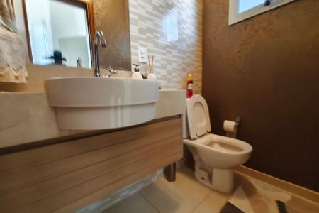 Casa de condomínio à venda com 262m², 4 quartos e 4 vagasLavabo