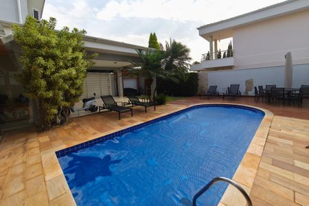 Casa de condomínio à venda com 262m², 4 quartos e 4 vagasQuintal - Piscina