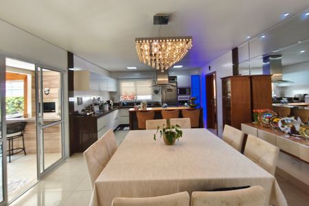 Casa de condomínio à venda com 262m², 4 quartos e 4 vagasSala de Jantar