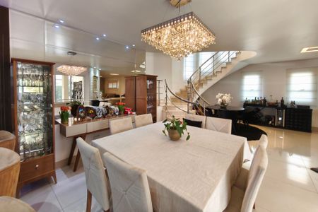 Casa de condomínio à venda com 262m², 4 quartos e 4 vagasSala de Jantar