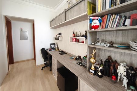 Casa de condomínio à venda com 262m², 4 quartos e 4 vagasEscritório