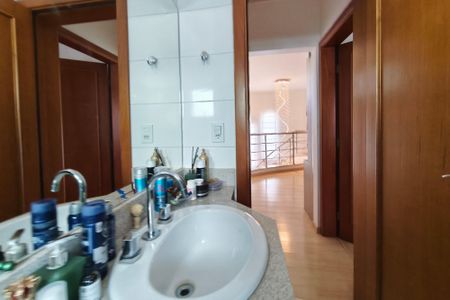 Casa de condomínio à venda com 262m², 4 quartos e 4 vagasBanheiro Social