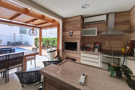 Casa de condomínio à venda com 262m², 4 quartos e 4 vagasÁrea gourmet