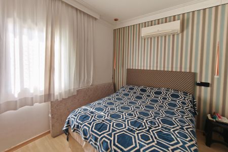 Casa de condomínio à venda com 262m², 4 quartos e 4 vagasSuíte 2