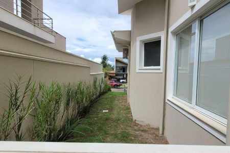 Casa de condomínio à venda com 338m², 5 quartos e 6 vagas